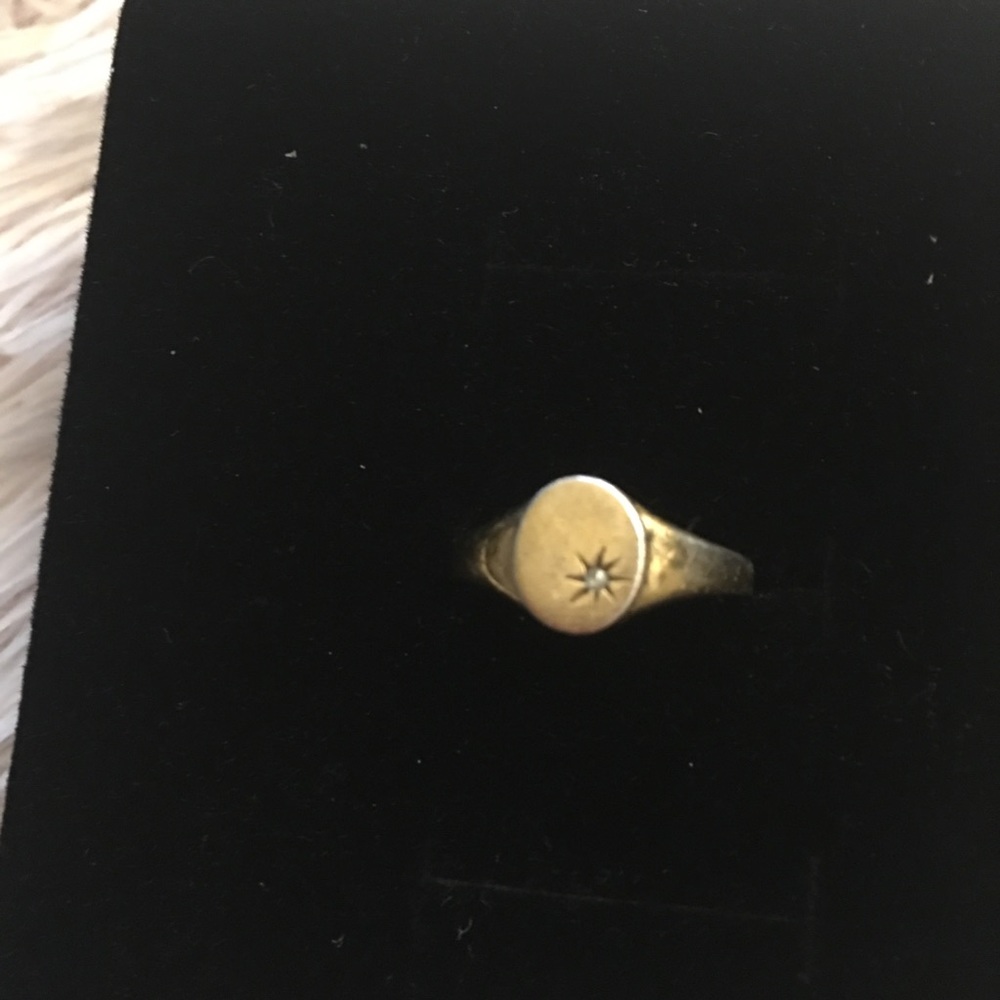 Mejuri Star Signet Ring